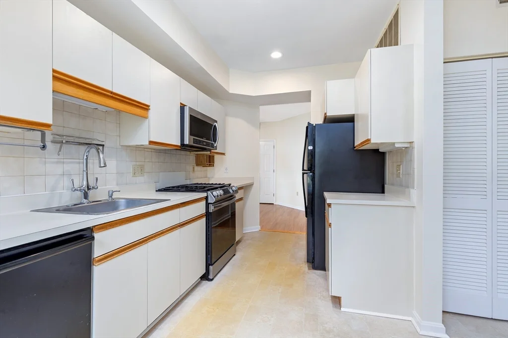 29 Hammond Pl, Woburn