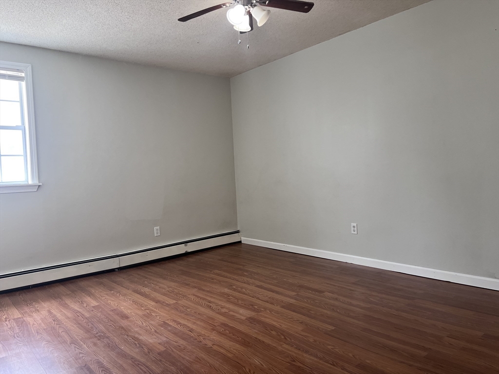 991 County St, Fall River