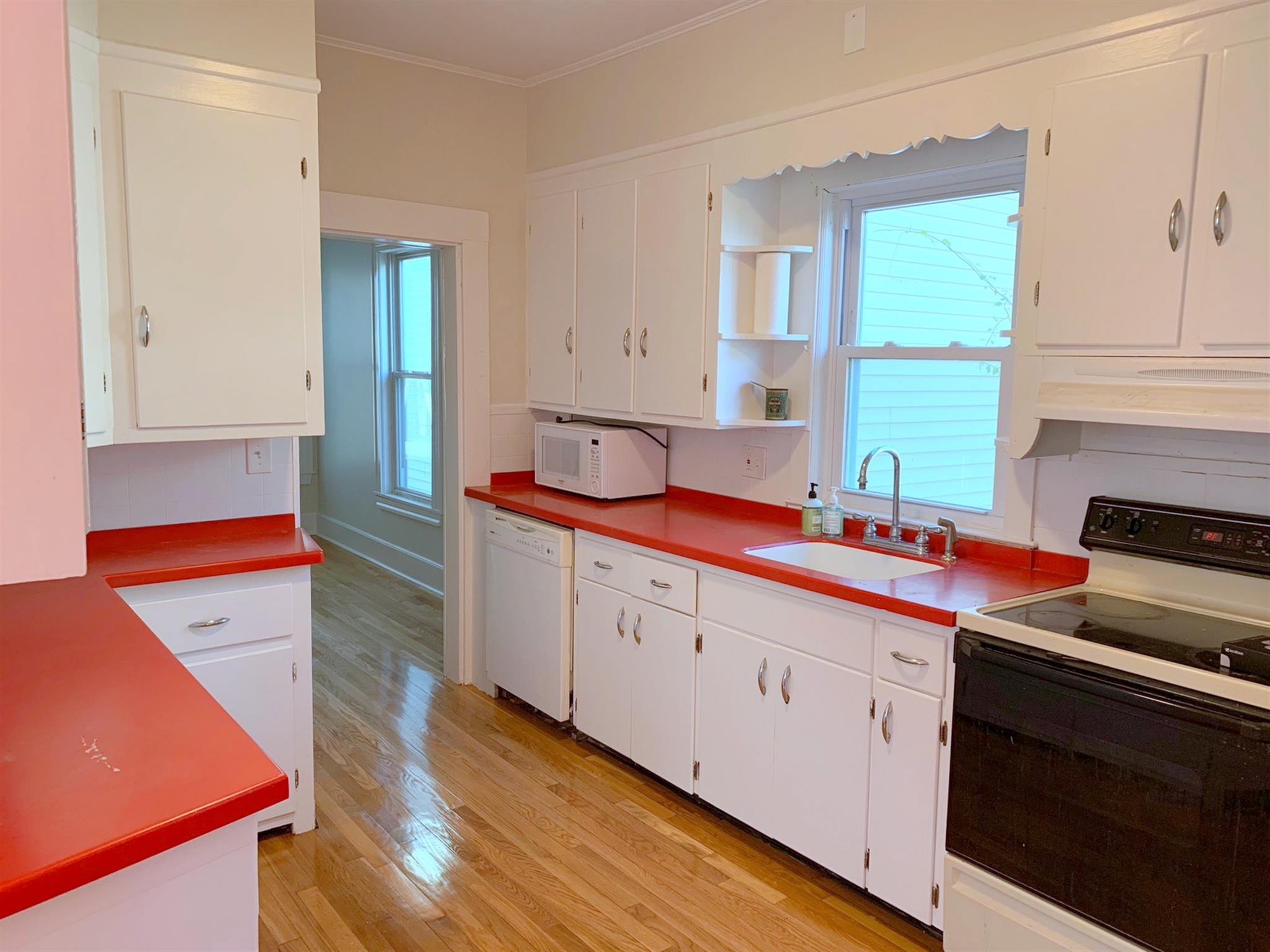 95 Cedar St, Powder House Square