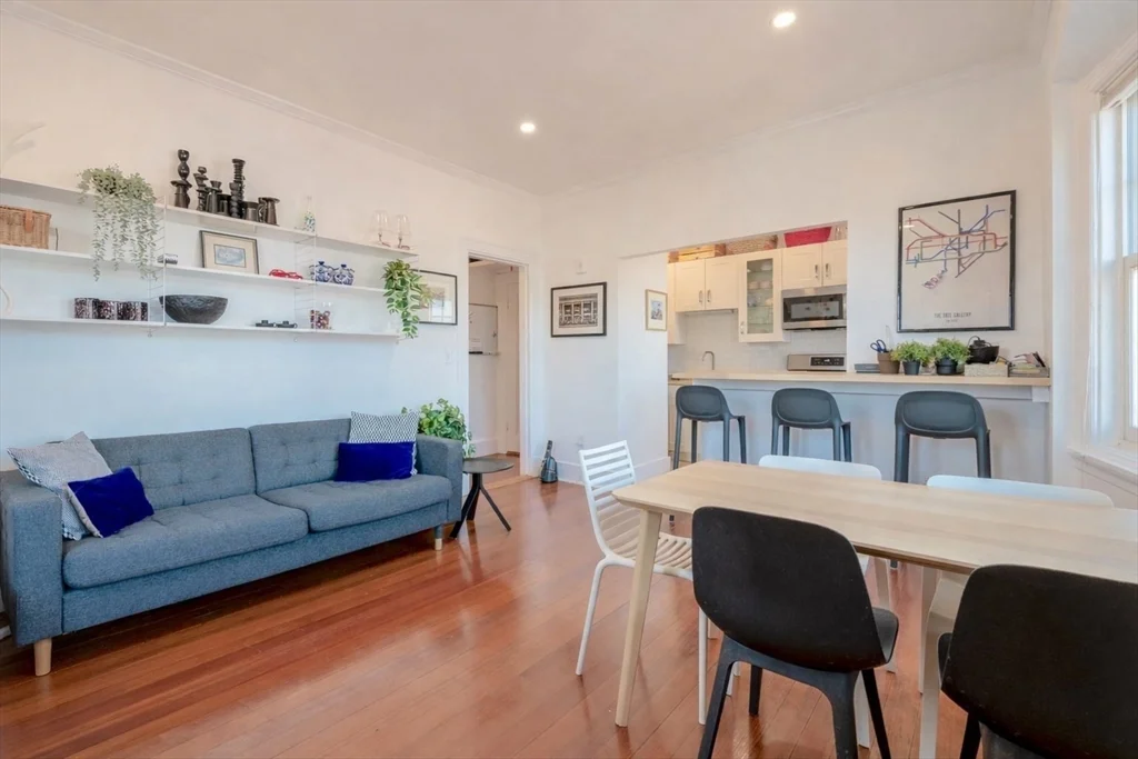 371 Harvard St, Harvard Square