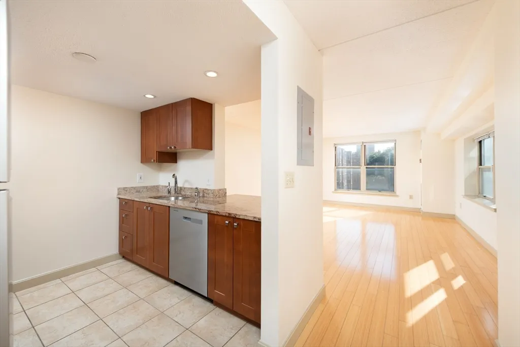 108 Peterborough St, Fenway