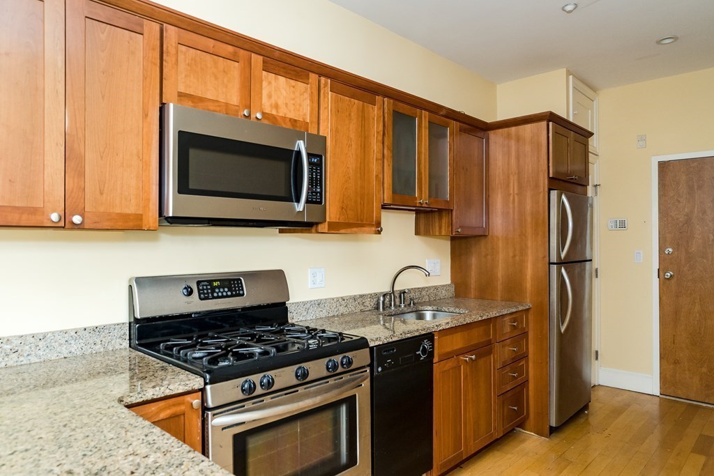 8 Garden Ct, North End