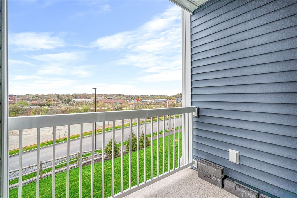 2 Stratton Dr, Woburn