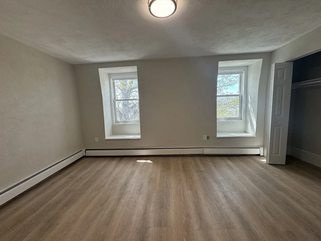 685 E 7th St, South Boston