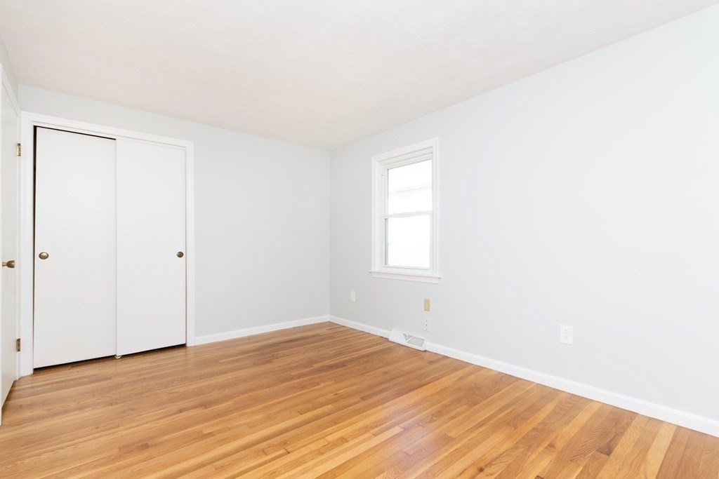 548 Poplar St, Roslindale