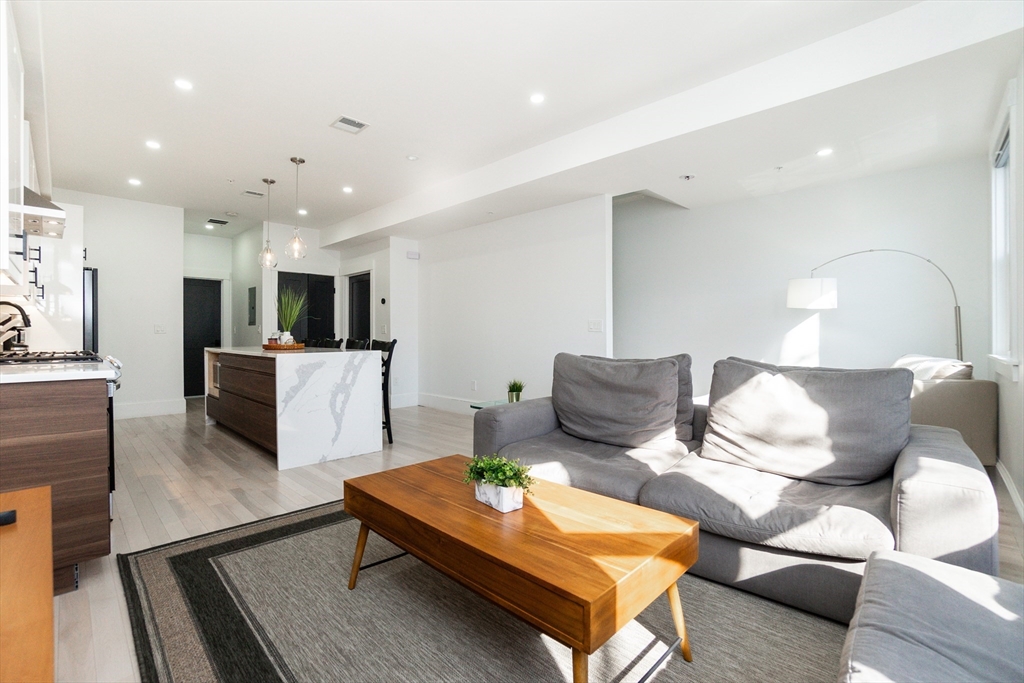 28 Telegraph St, South Boston