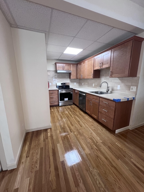 498 Lincoln Ave, Saugus