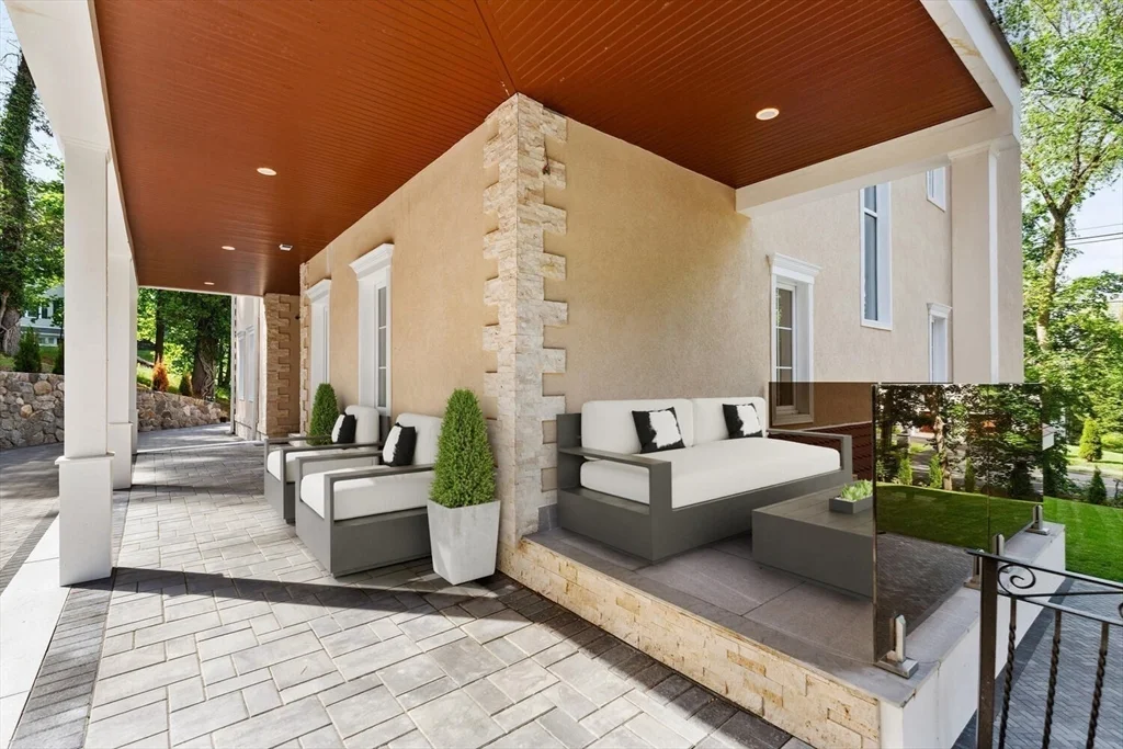 58 Chestnut St, Lynnfield