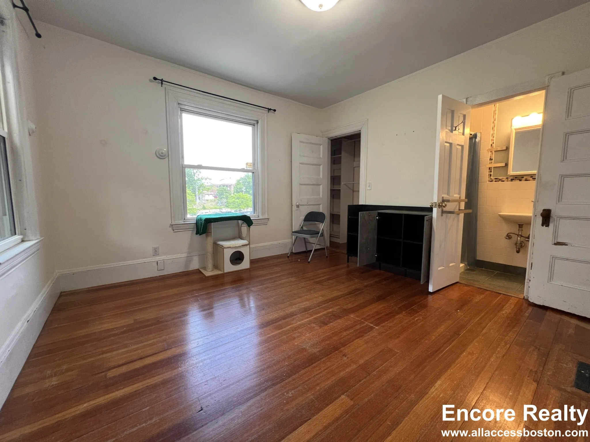 9 Kenwood St, North Brookline