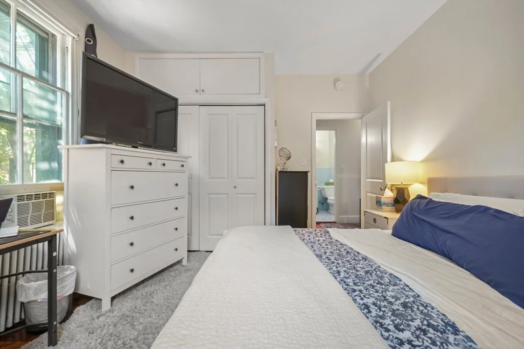 14 Gloucester St, Back Bay