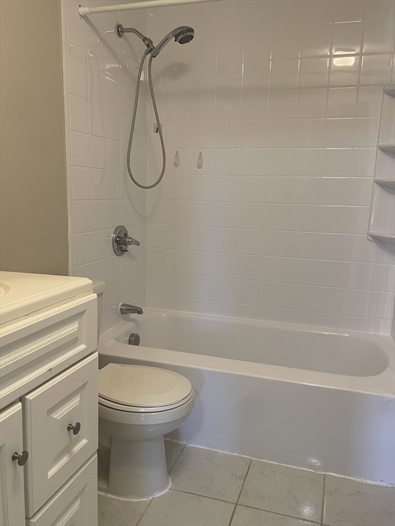 310 Brook Village Rd, Nashua