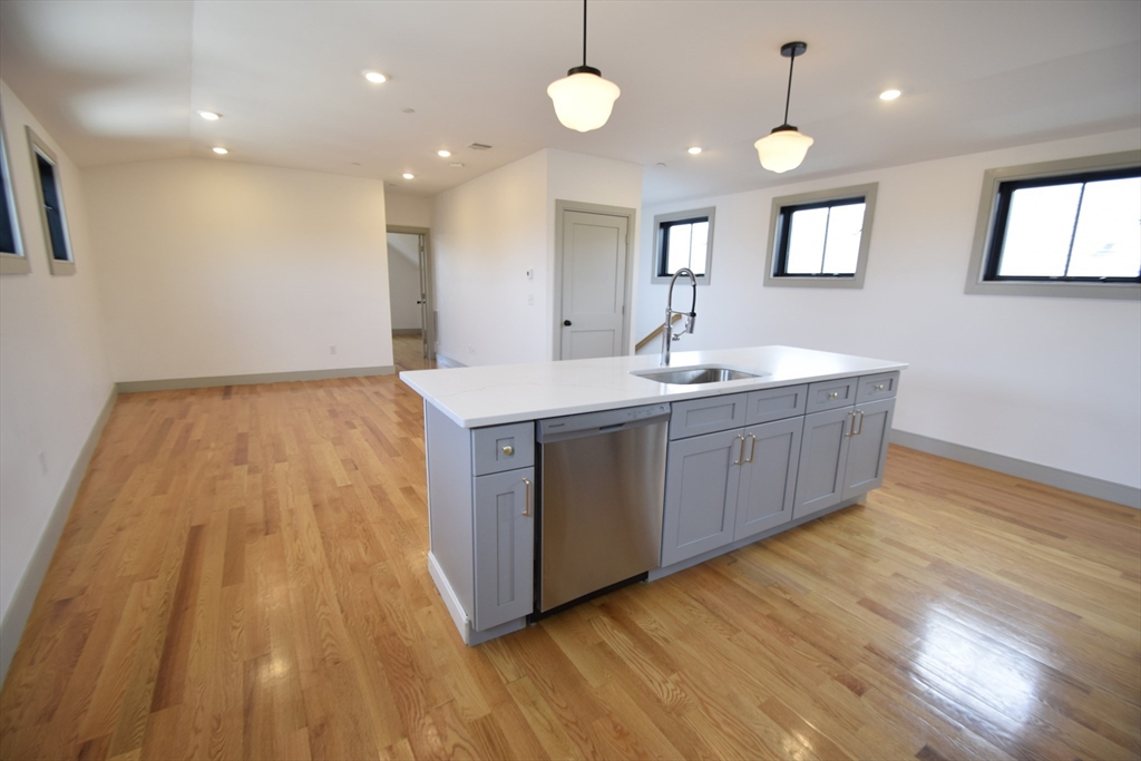 15 Maywood St, Roxbury