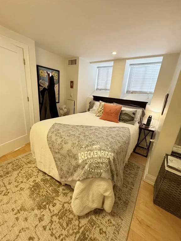20 Chapel St, Coolidge Corner