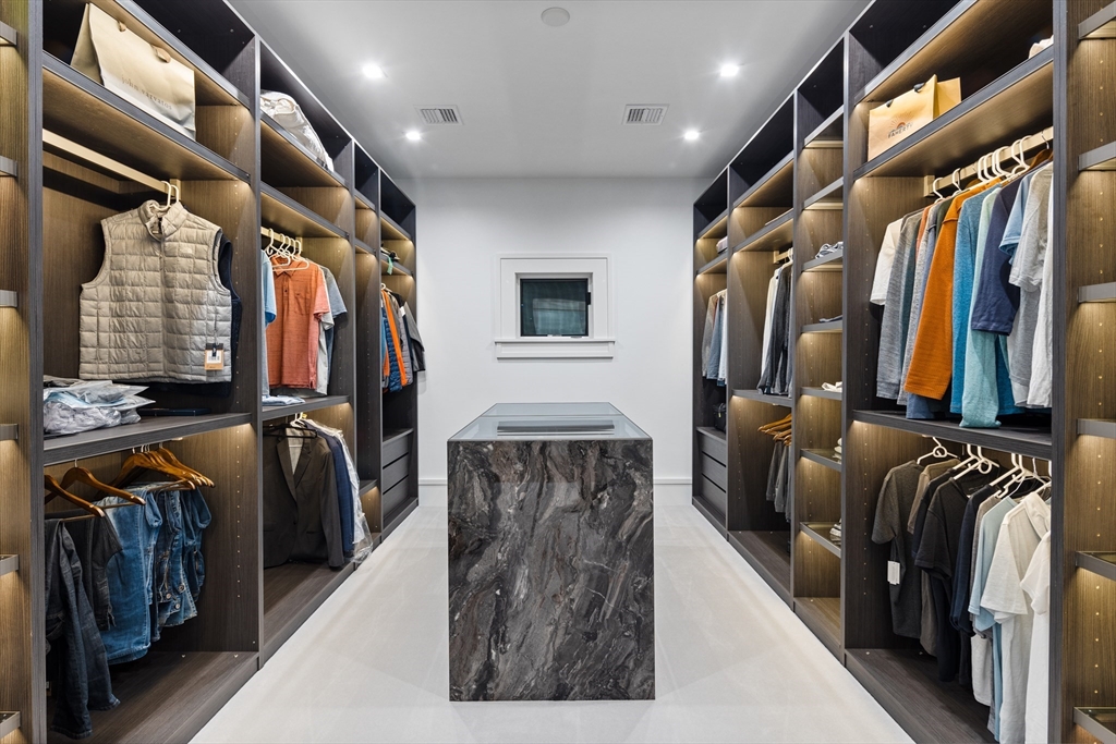 138 Woodland Rd, Brookline