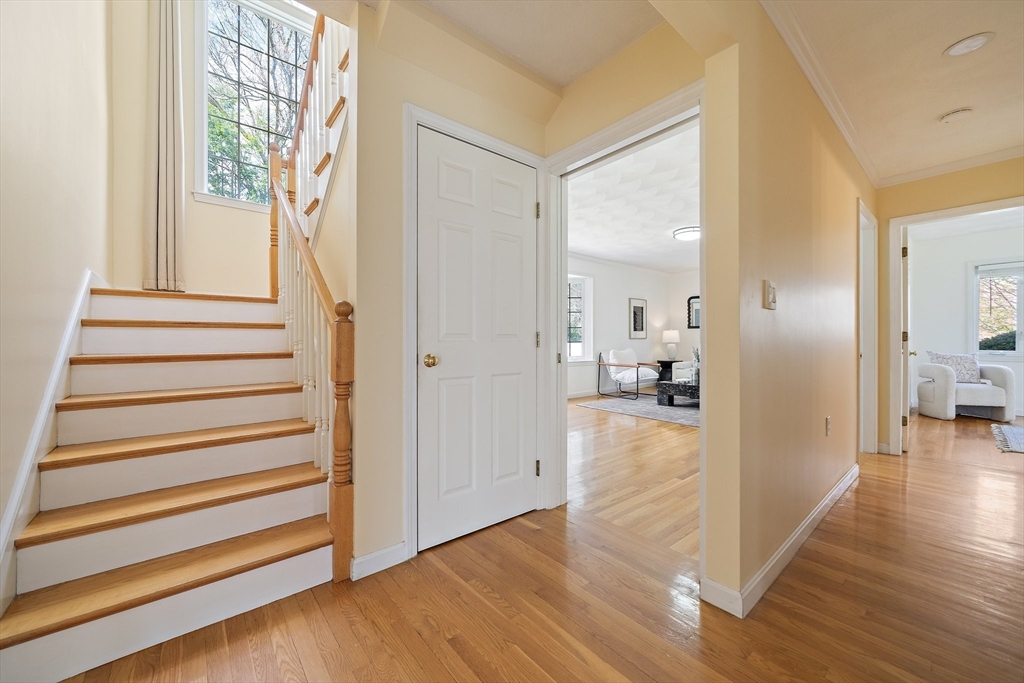 28 Mansfield Rd, Wellesley