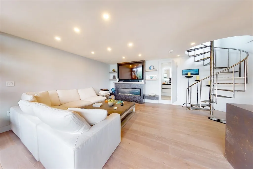 270 Beacon St, Back Bay