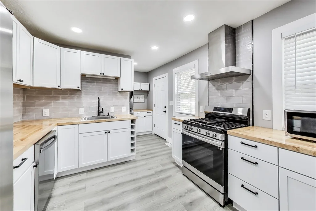 24 Clematis St, Winchester