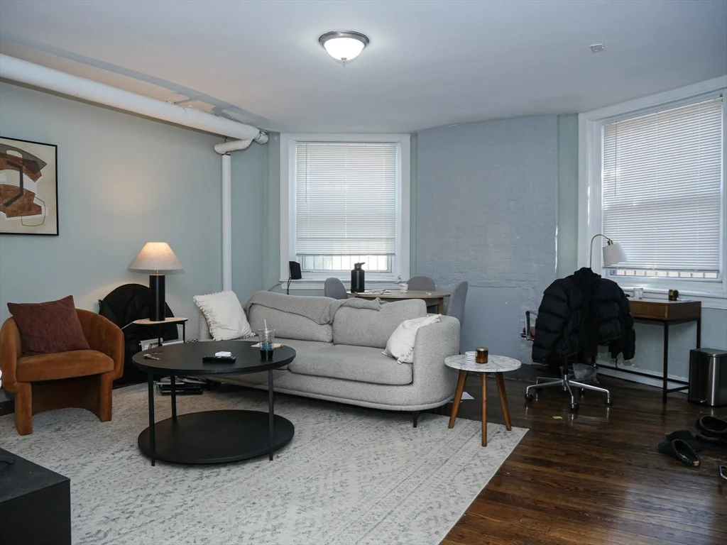 45 Carlton, Longwood