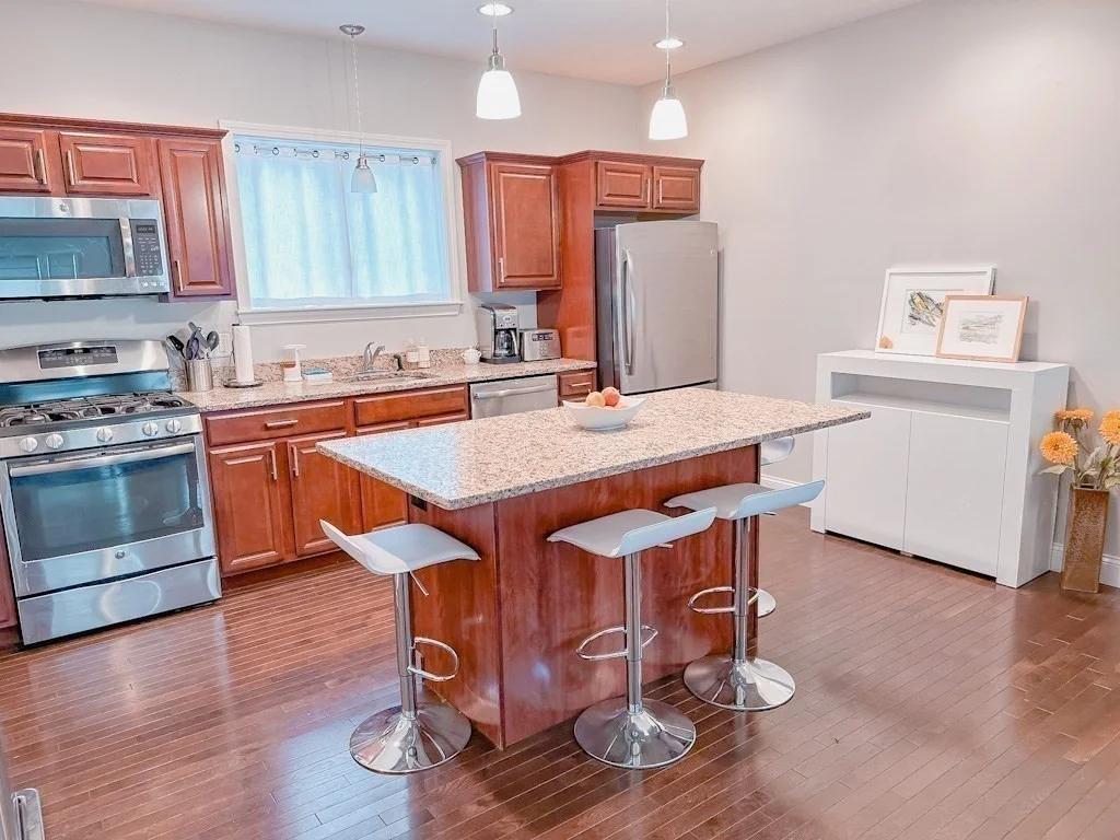 2 N Main St, Mansfield