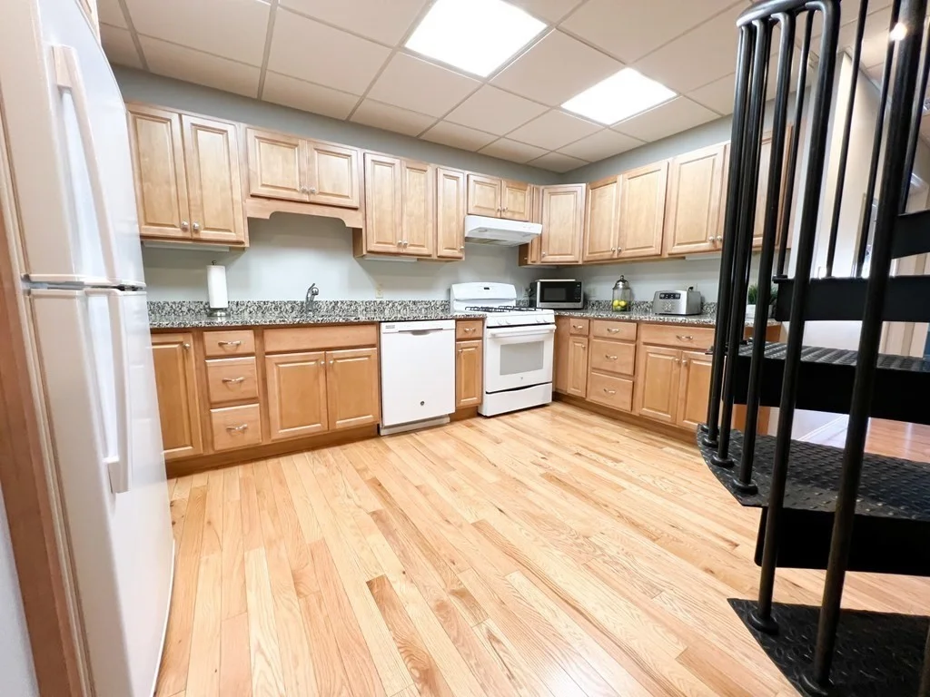 139R Linden St, Wellesley