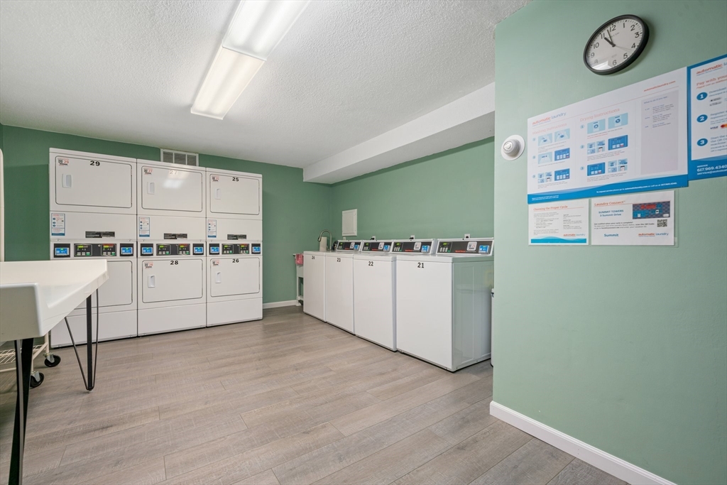 3 Summit Dr, Reading