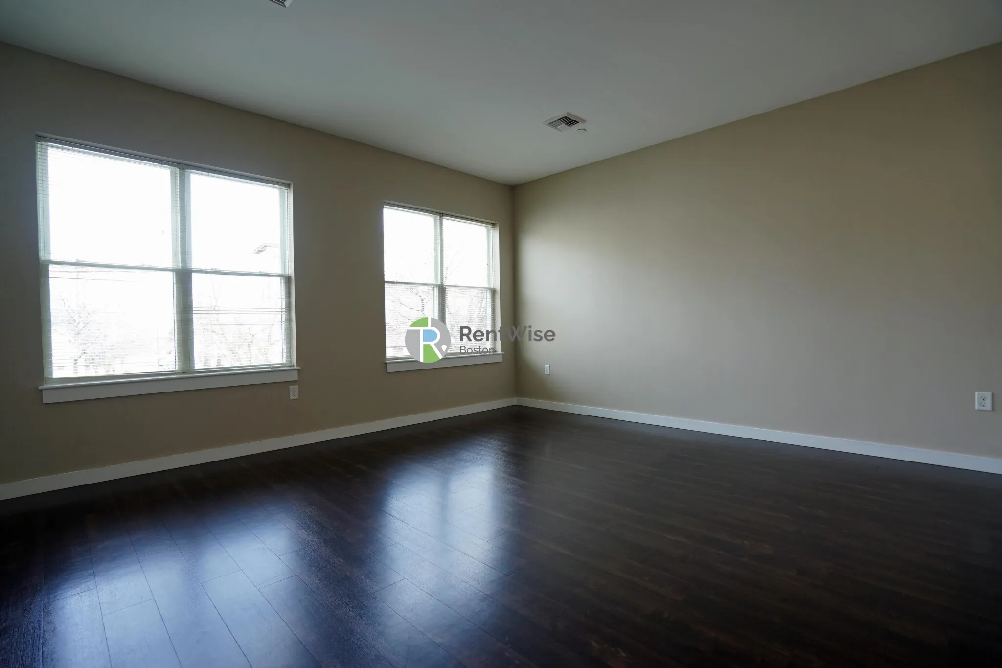 625 Mcgrath Highway, East Somerville