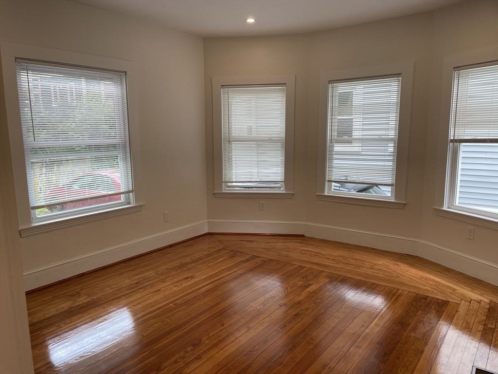 37 Brook St, Central Village