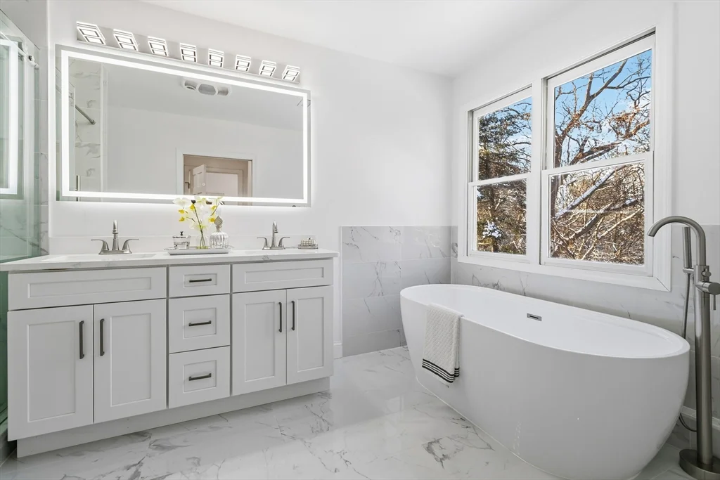 183 Gardner St, Hingham