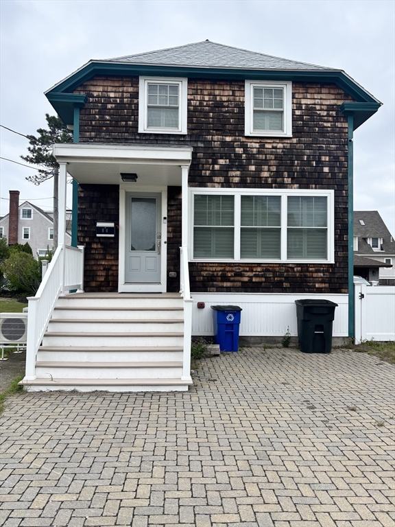 86 Manomet Ave, Hull