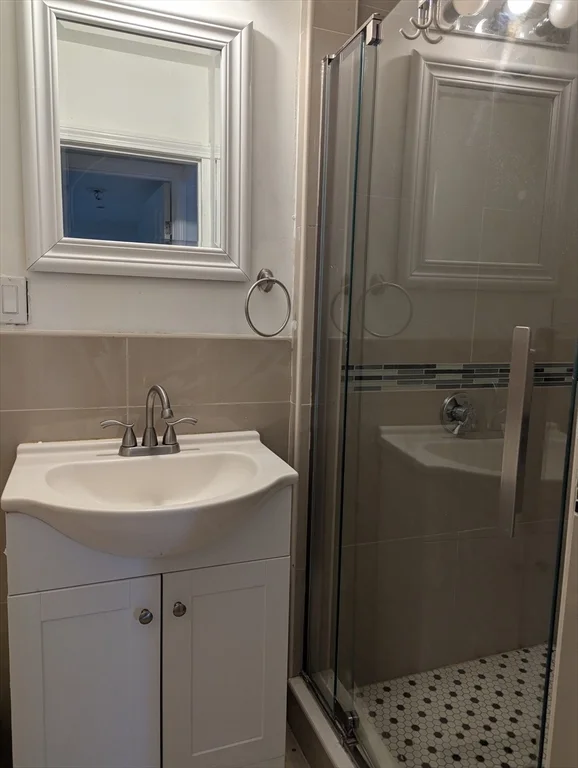 144 Lake Shore Dr, Weymouth