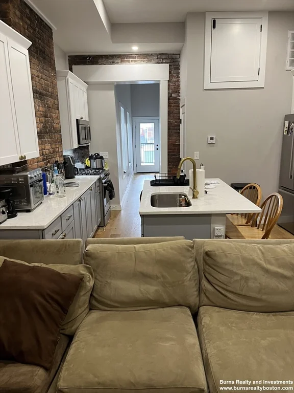 536 E Broadway, South Boston