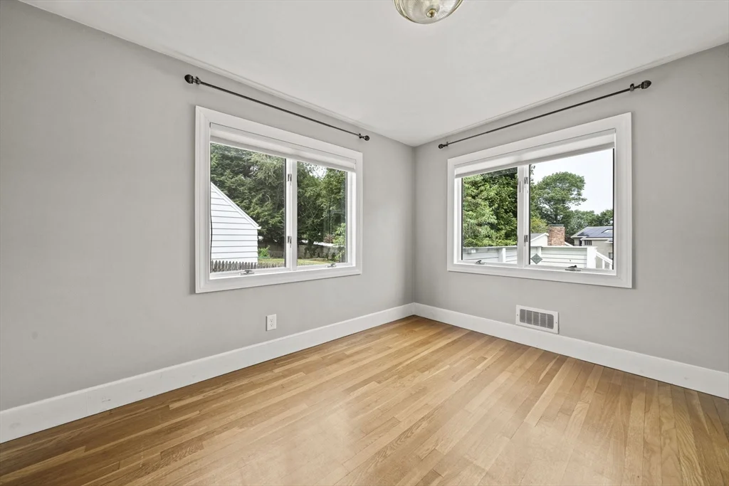 28 Hillside Ave, Stoneham