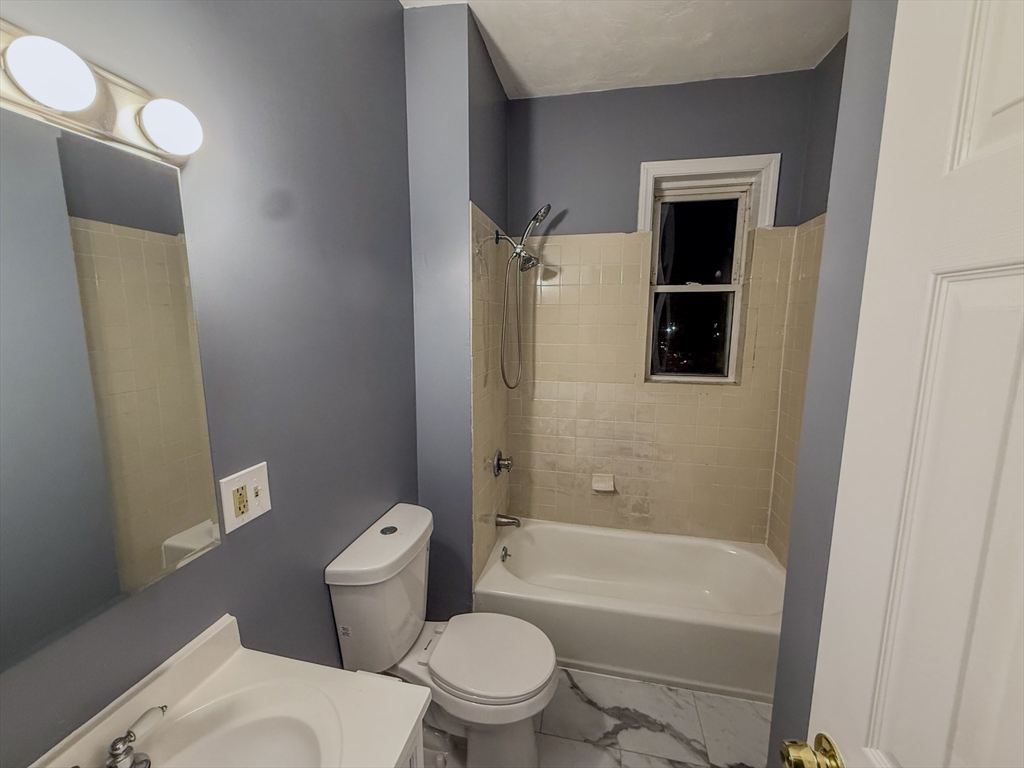 180 Quincy St, Boston