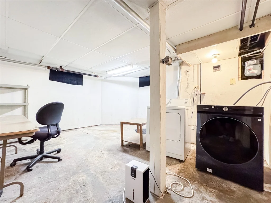 11 Maple Cir, Newton