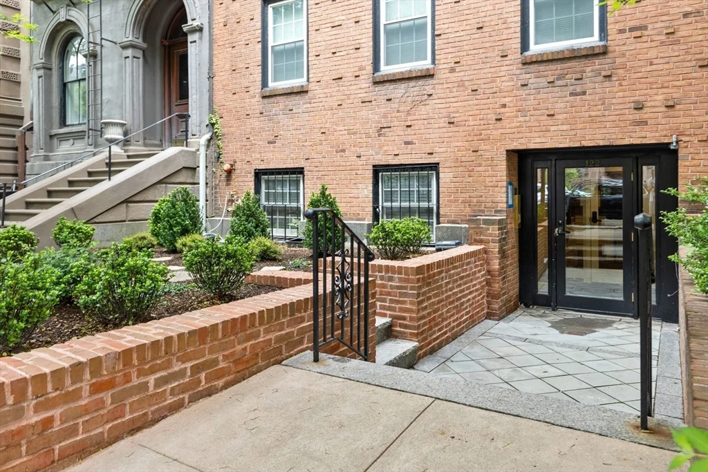 122 Beacon, Back Bay