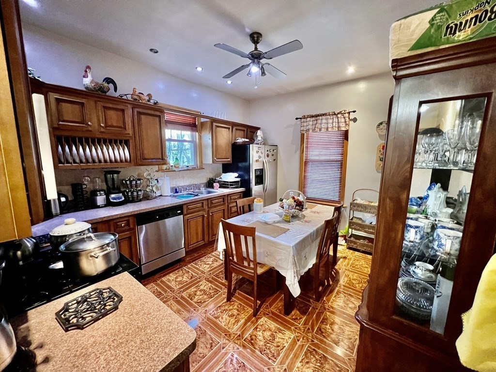 4 bed, 2 bath apartment for rent at 4 Cottage Ct Unit 2, Roxbury — photo 10 of 22