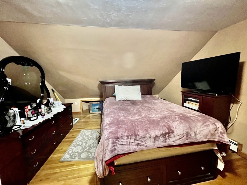 4 bed, 2 bath apartment for rent at 4 Cottage Ct Unit 2, Roxbury — photo 16 of 22