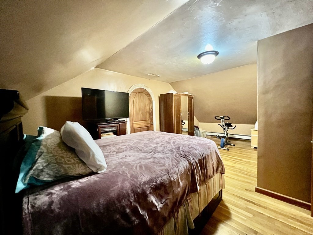 4 bed, 2 bath apartment for rent at 4 Cottage Ct Unit 2, Roxbury — photo 17 of 22