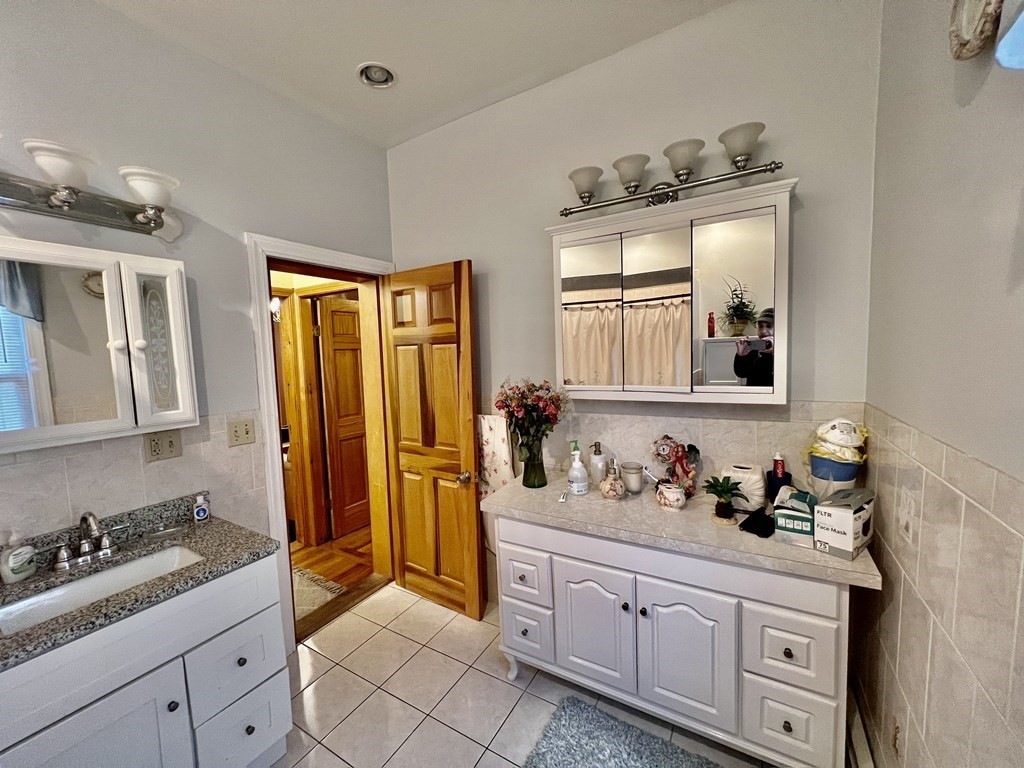 4 bed, 2 bath apartment for rent at 4 Cottage Ct Unit 2, Roxbury — photo 18 of 22