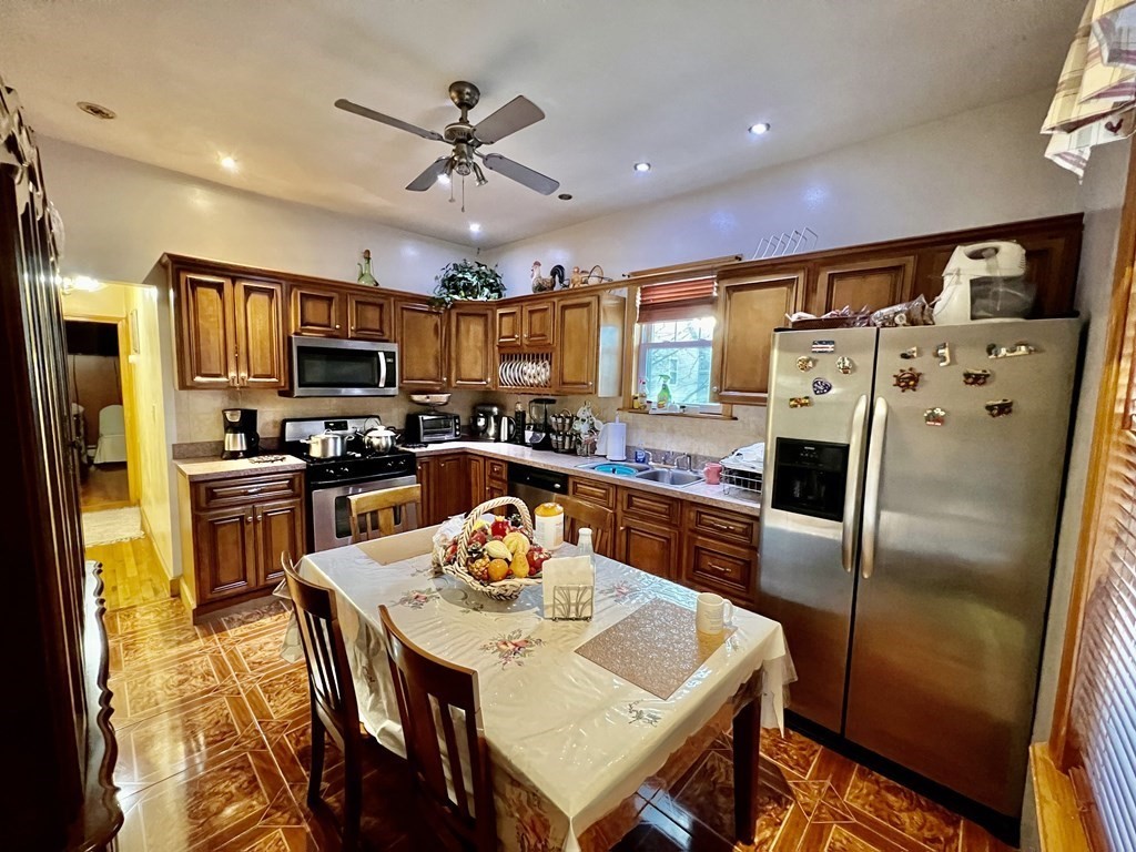 4 bed, 2 bath apartment for rent at 4 Cottage Ct Unit 2, Roxbury — photo 11 of 22