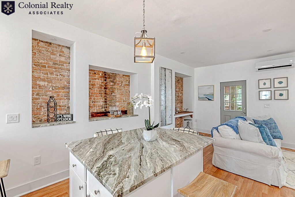 27 Swallow St, South Boston