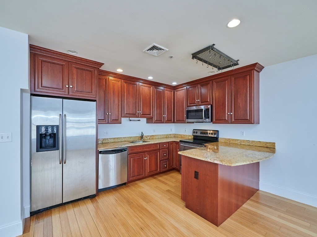 55 Temple Pl, Midtown