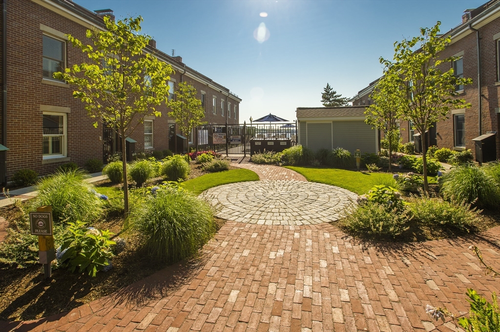 343 Commercial St, Waterfront