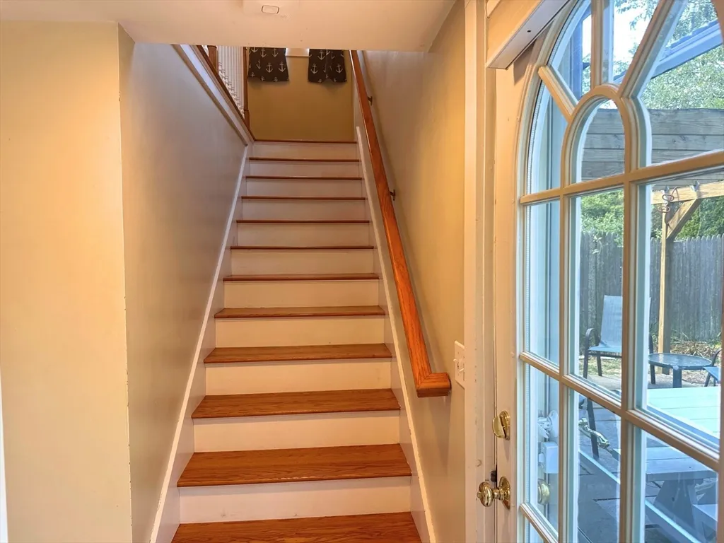 1 Pigeon Hill Ct, Rockport