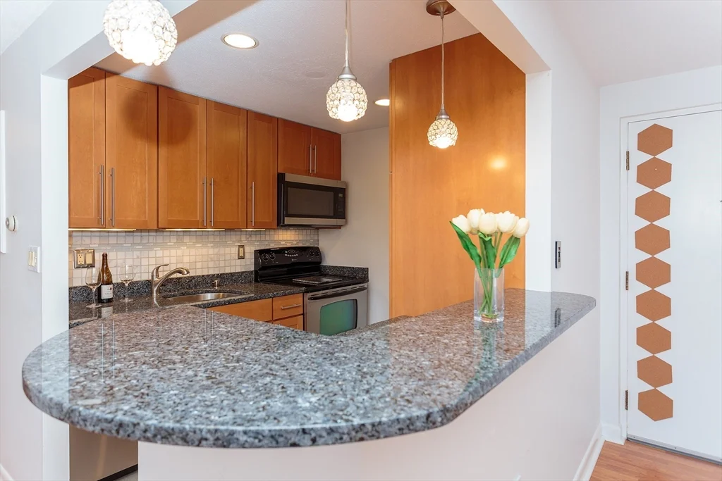 64 Main St, Stoneham