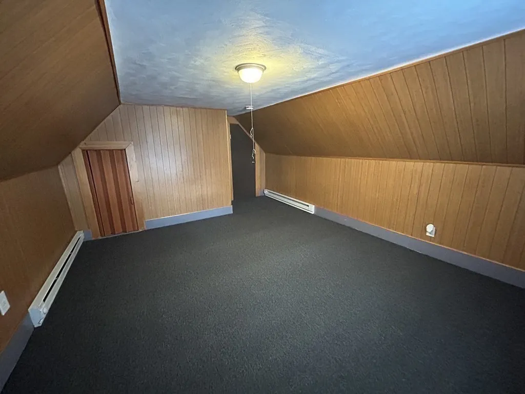 694 Lakeview Ave, Lowell