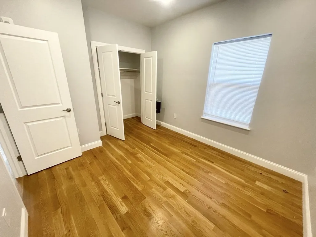 65 Burrell St, Boston