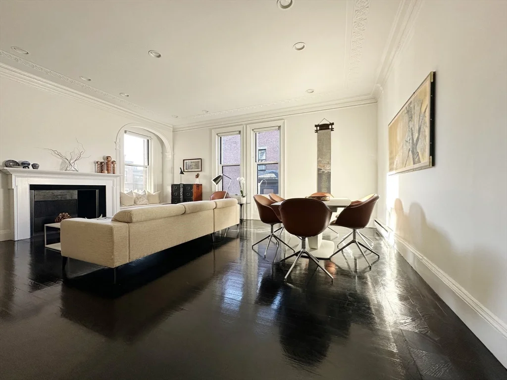 17 Gloucester St, Back Bay