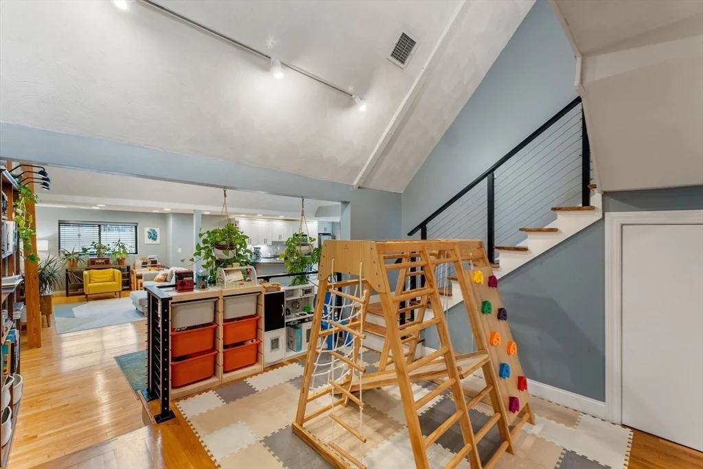 890 Winthrop Ave, Beachmont