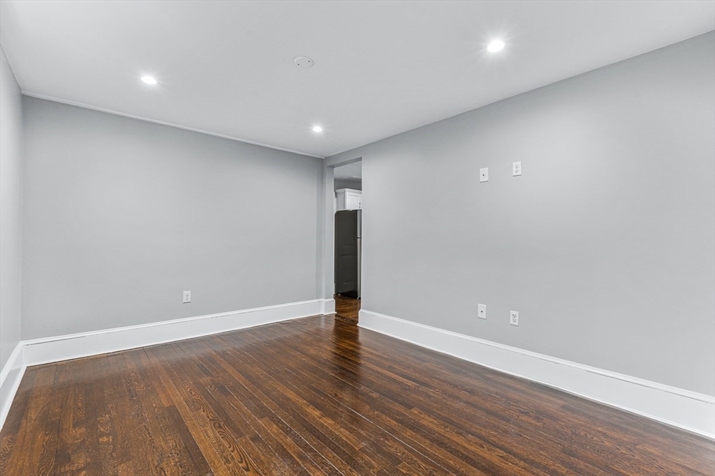 11 Town Hill St, Quincy